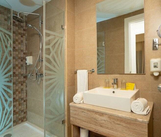 Номер Стандарт Трехместный, Tui Magic Life Penelope Beach  Families & Couples