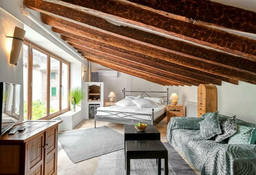 Family Suite, Can Roses