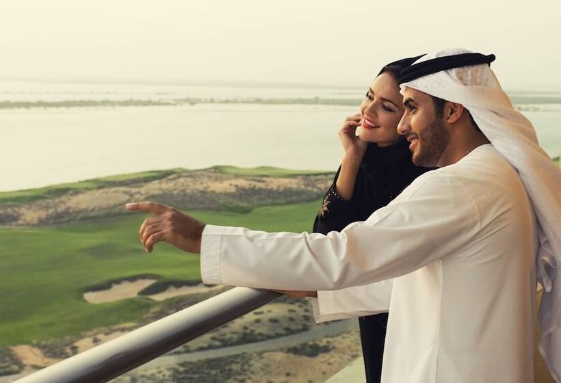 스탠다드 룸 더블 침대 바다 전망, Crowne Plaza Yas Island, An Ihg