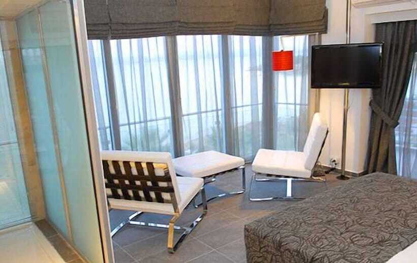 חדר דלוקס, Ladin