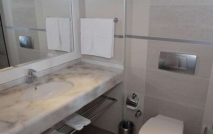 חדר אקזקיוטיב, Ladin