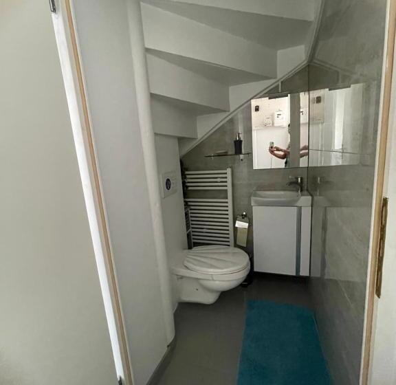 Номер Basic, La Maison Bleue à 2 Pas Du Lac Du Neuchâtel