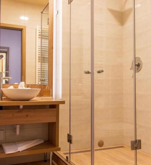 اتاق استاندارد, Veres Motel