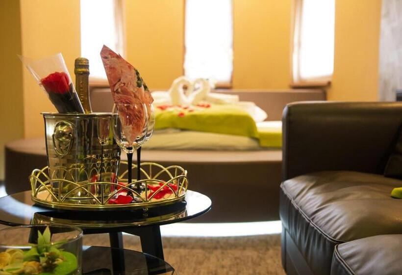اتاق لوکس, Veres Motel