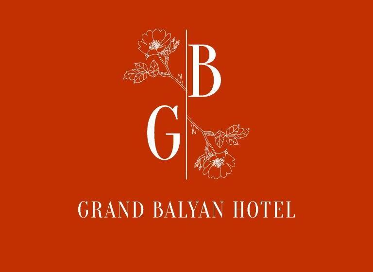 バルコニー付スタンダード４ベッドルーム, Grand Balyan Hotel & Restaurant