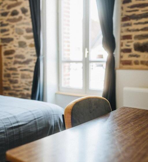 اتاق استاندارد با چشم‌انداز باغ, Les Chouettes Hostel