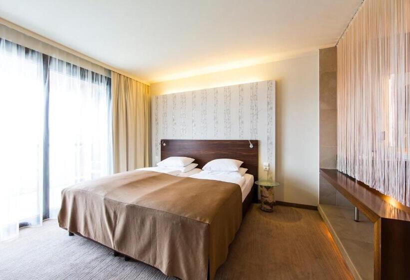 اتاق لوکس با چشم‌انداز دریاچه, Das Seepark Wörthersee Resort