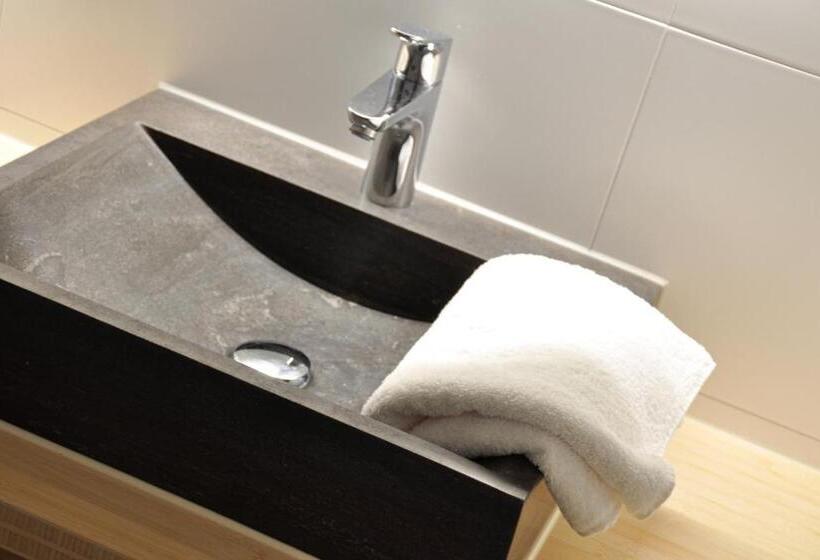Студия Стандарт, Dock Hotel Stellendam