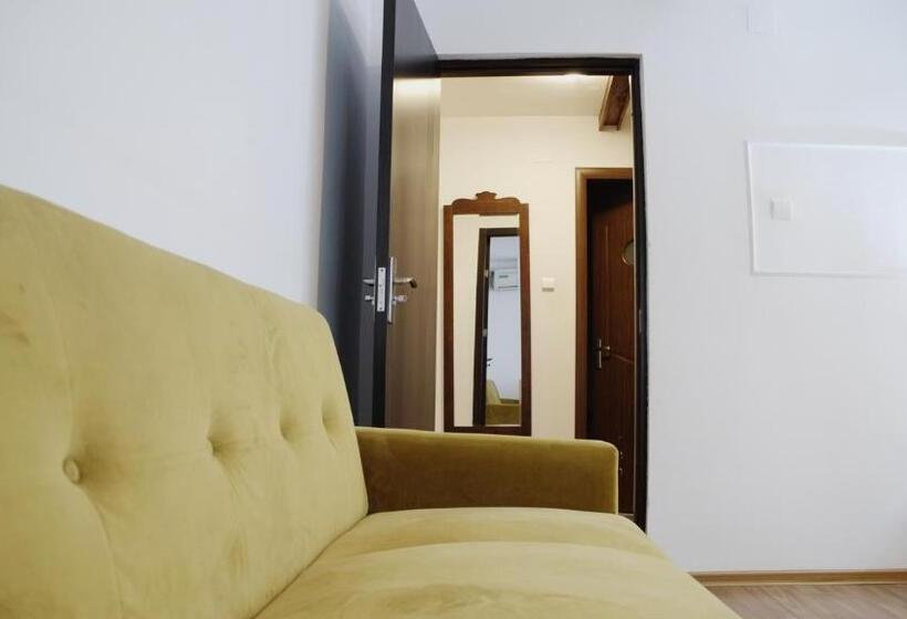 Апартаменты 1 Спальня, Casa Colinelor