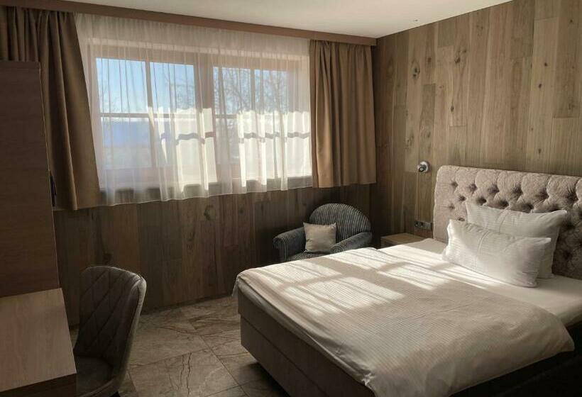Номер Стандарт, Fohlenhof
