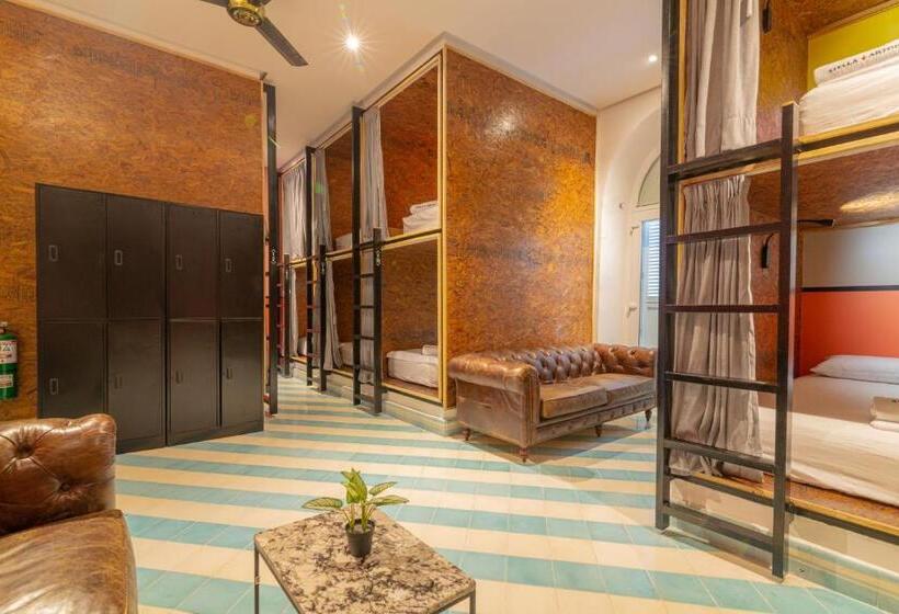 공동 객실, Casa Movida Hostel