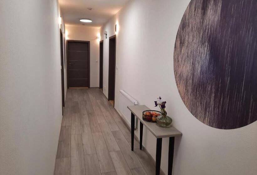 Номер Стандарт, Penzion Zahrada Nad řekou, Restaurace A Kavárna   Parkování Grátis