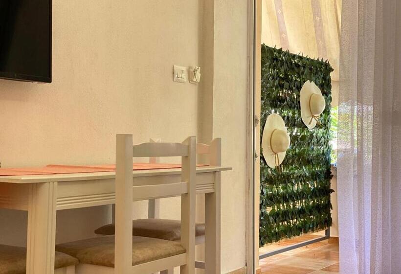 سوییت خانوادگی, Areti Rooms