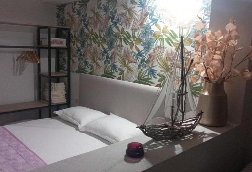 سوییت خانوادگی, Areti Rooms