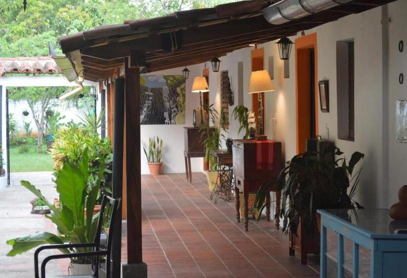 经济型三人房间, Hostal Koltin Suchitoto