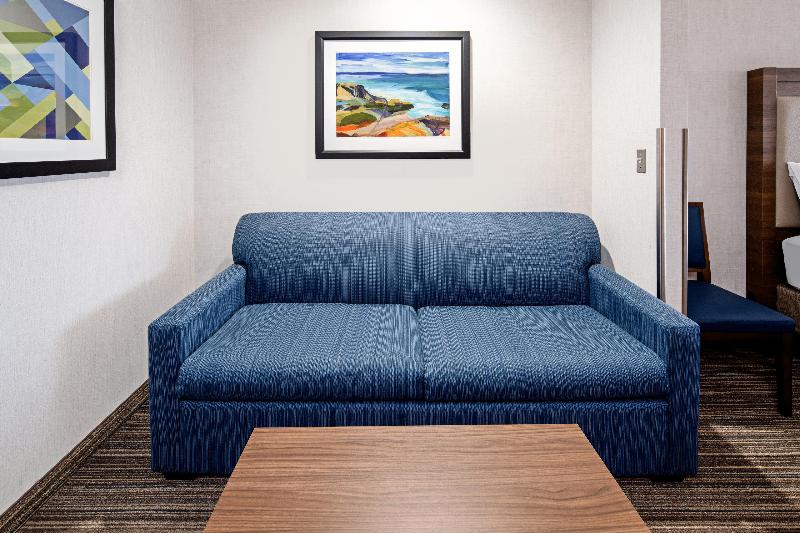 장애인을 위한 스위트, Holiday Inn Express Hotel & Suites Atascadero, An Ihg