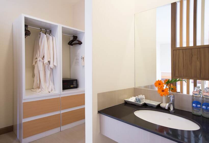 اتاق استاندارد سه نفره, Imm Hotel Thaphae Chiang Mai