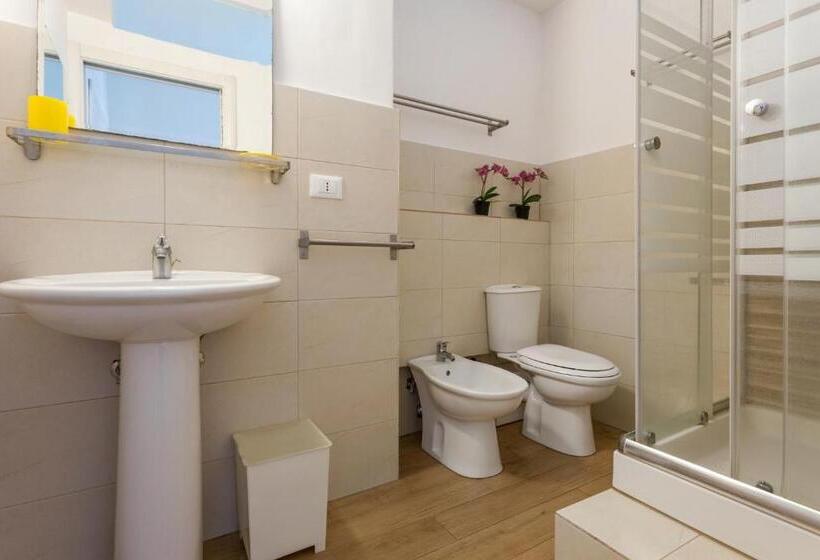 اتاق استاندارد سه تخته با چشم‌انداز, Da Gianni E Lucia Rooms With Bathroom In The City Center