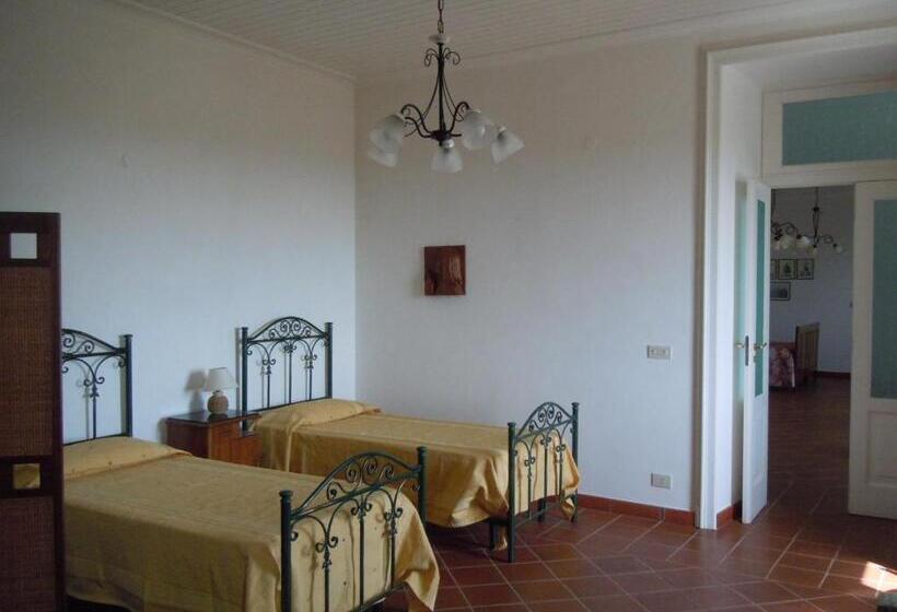 Дом 3 Спальни, Agriturismo Le Carolee