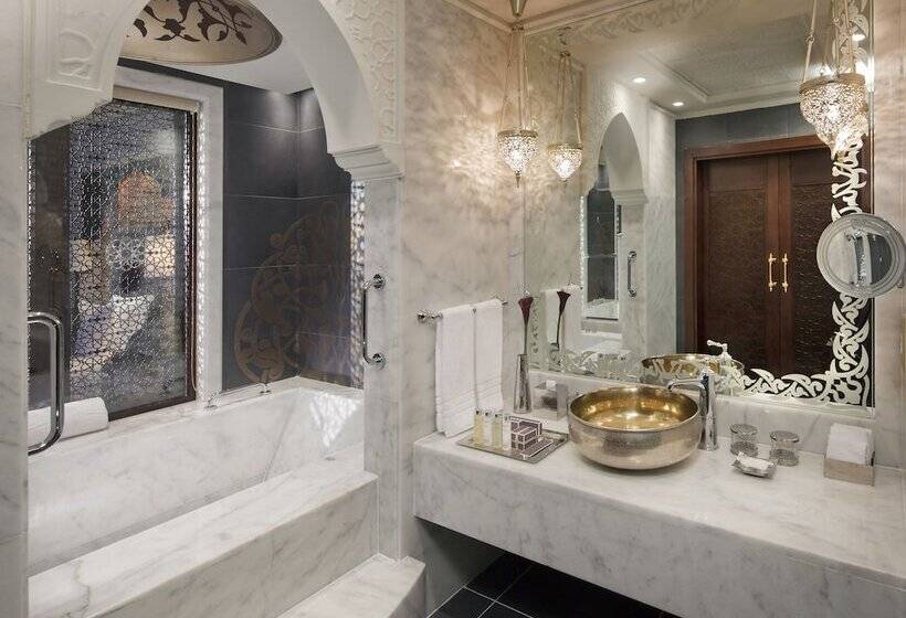 Номер Deluxe Кровать Кинг, Jumeirah Zabeel Saray Dubai