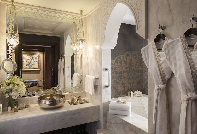Номер Клуб Кровать Кинг, Jumeirah Zabeel Saray Dubai