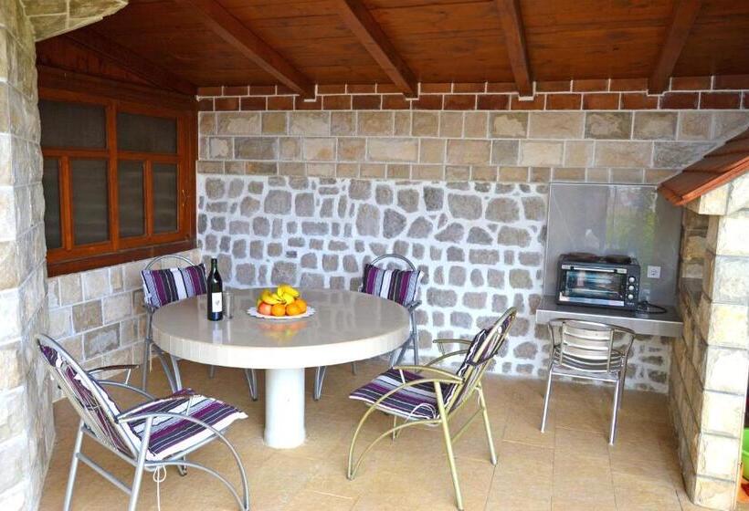 اتاق استاندارد با چشم‌انداز کوهستان, Tivat Apartments