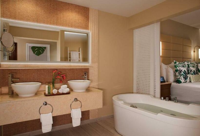 سوئیت جونیور با چشم‌انداز باغ, Secrets Wild Orchid