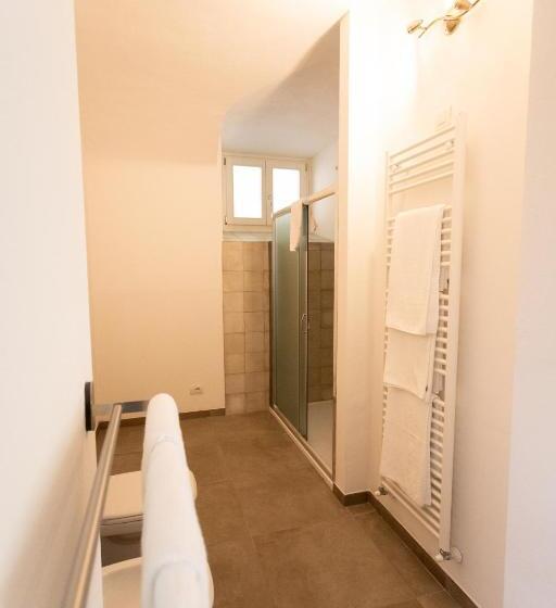 اتاق استاندارد سه نفره, Alpencity Suites