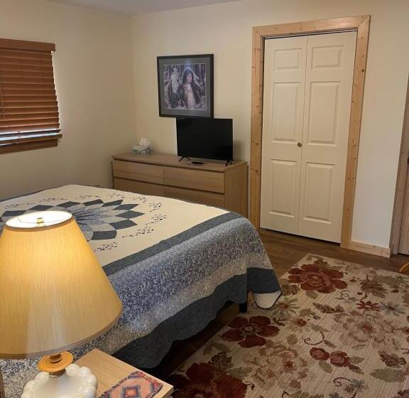 Люкс Кровать Кинг, Creekside Downtown Vacation Suites, Only Adults 25 Or Older