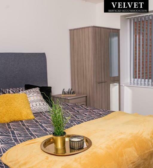 اتاق استاندارد با تخت بزرگ, 1 Bed House At Velvet Serviced Accommodation Swansea With Free Parking & Wifi   Sa1