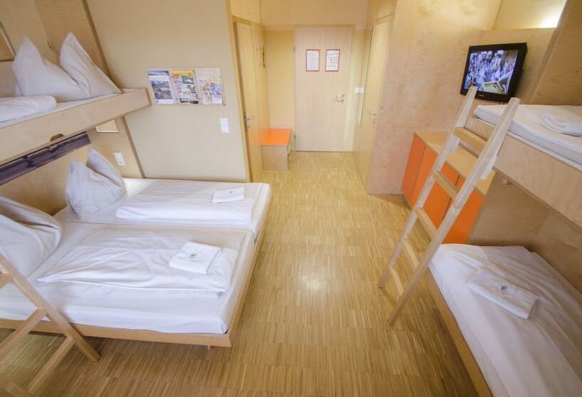 Четырехместный Номер Стандарт, Jufa Hotel Leibnitz