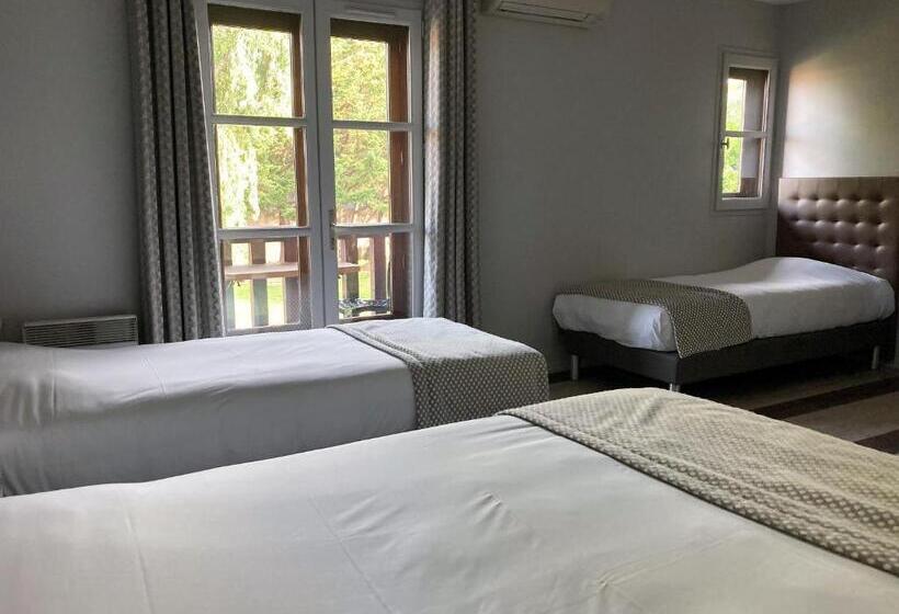 Семейный Номер, Village Motel