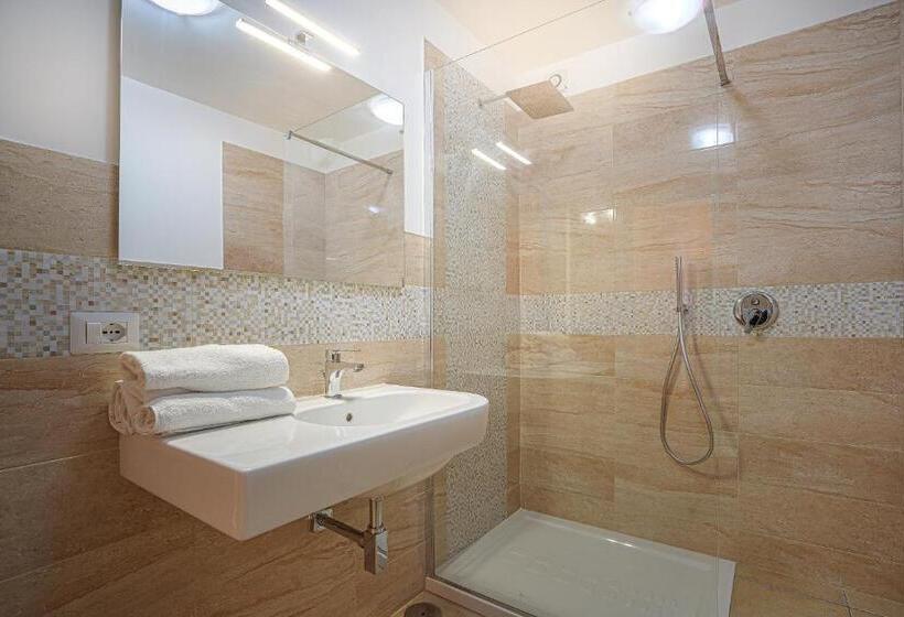 غرفة قياسية, The View House