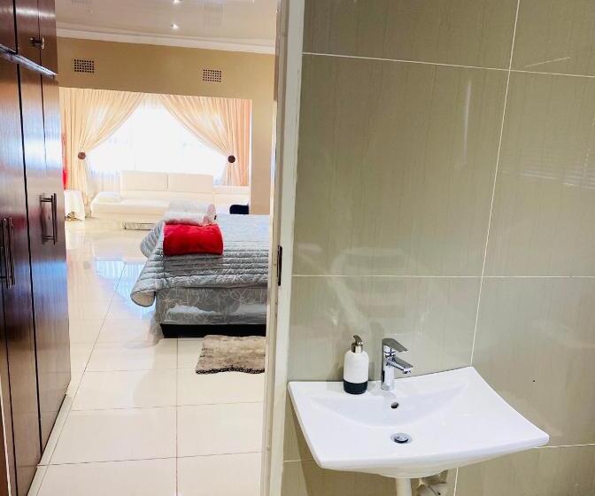 סוויטה אקזקיוטיב, River Valley Guest House