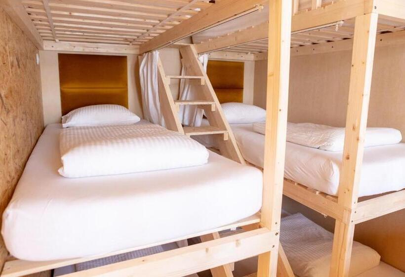 Семейный Номер, Sishaus Hostel