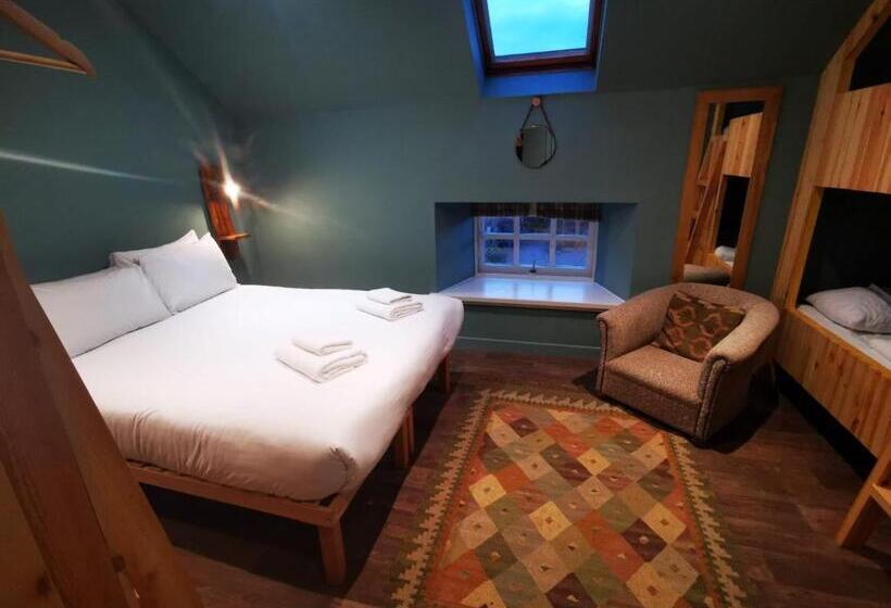 Семейный Номер, Comrie Croft