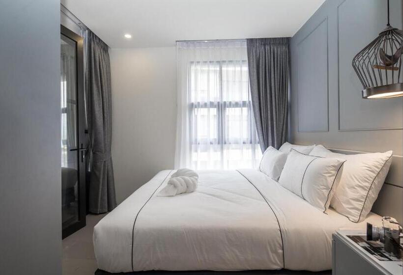 اتاق لوکس با چشم‌انداز استخر, Palmyrah Surin Beach Residence