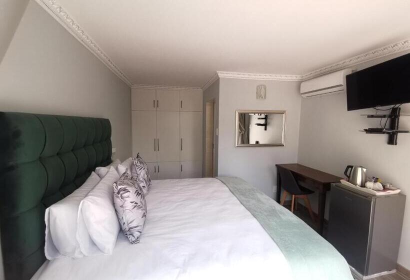 스위트 킹사이즈 침대, Lucolo Palace B&b   East London