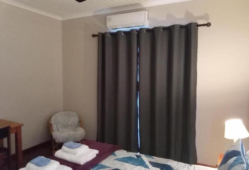带泳池观景的豪华房, 10 On Fairview B&b
