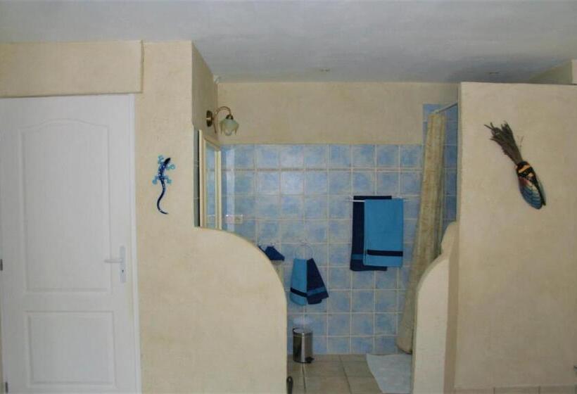 Номер Стандарт Вид на Бассейн, Le Mas Des Tarentes Chambres D Hôtes