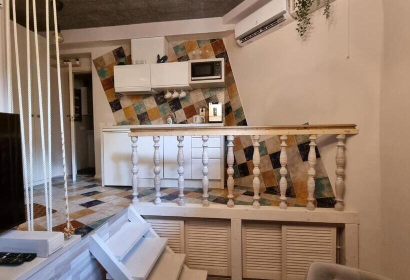 Economy Triple Room, Dp Art Residence   Self Check In