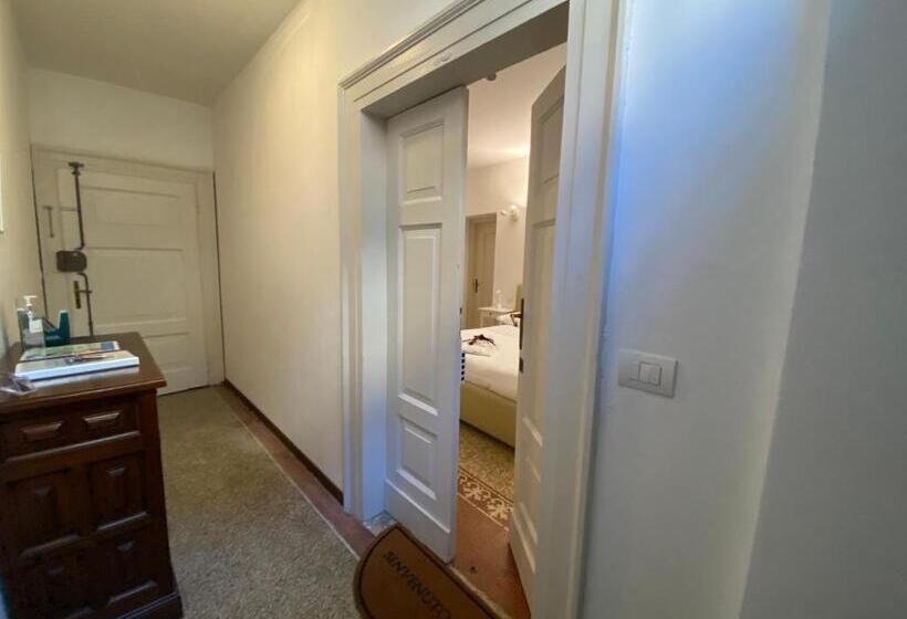 اتاق استاندارد, Palazzo Della Torre Room