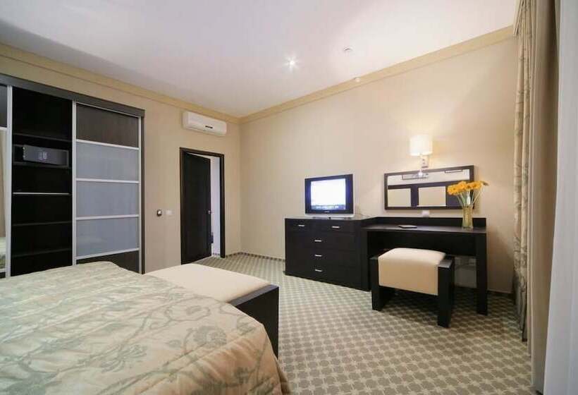 سوییت, Business Hotel Senator