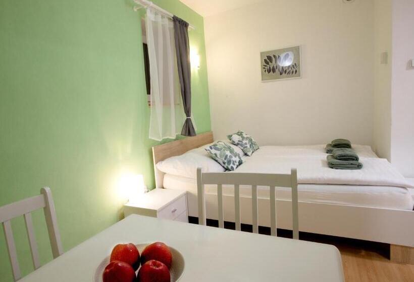 Полулюкс, Apartmány Bramborka