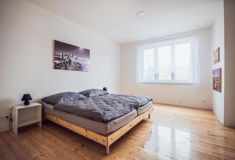 Апартаменты Deluxe 2 Спальни, Skodova Apartments