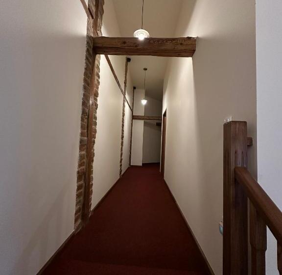 חדר סטנדרט, Antique Apart