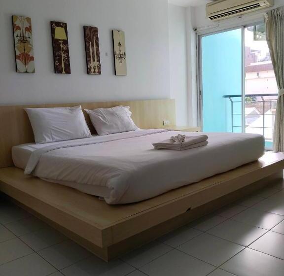 带阳台的豪华间, Urban Patong Residence