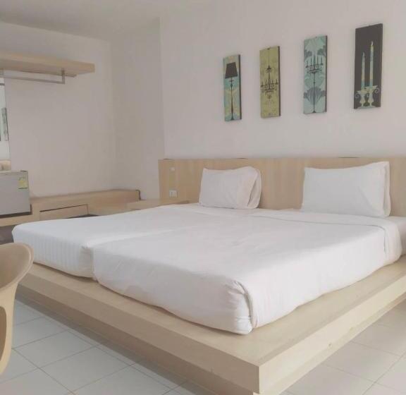 标准间带阳台, Urban Patong Residence
