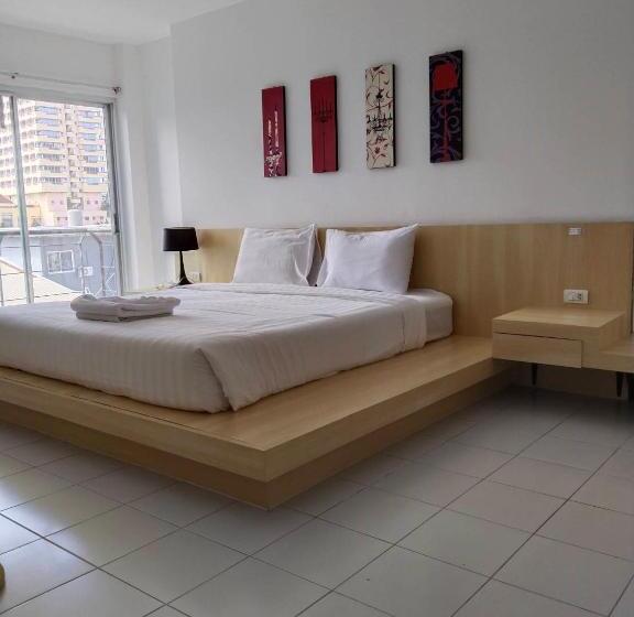 带阳台的豪华间, Urban Patong Residence