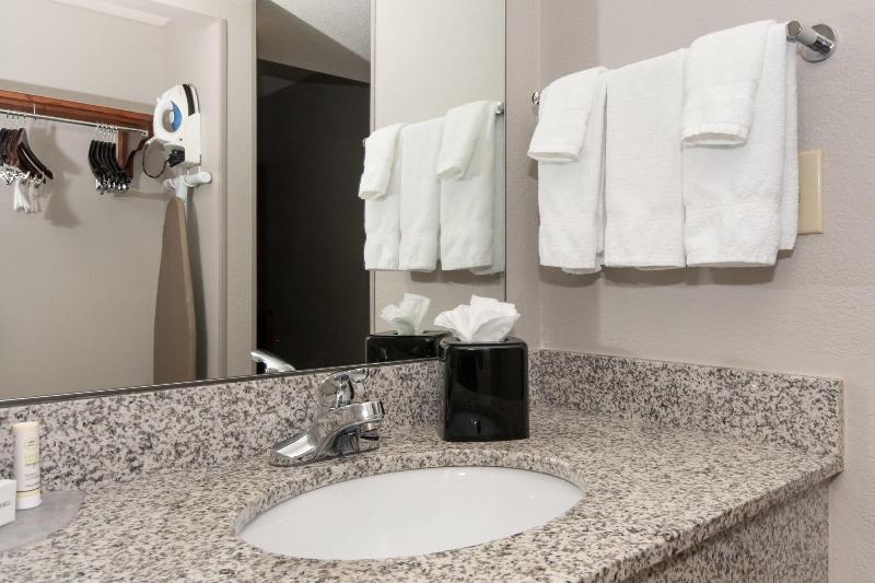 Вилла с 1 спальней и бассейном, Haadtien Beach Resort